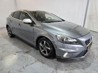 Vaurioauto  passenger cars Volvo V-40 2.0 D2 R-Design Business 2015/8