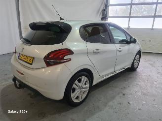Peugeot 208 1.2 PureT. Signature picture 4