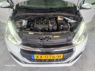 Peugeot 208 1.2 PureT. Signature picture 15