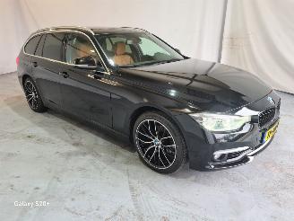 Voiture accidenté BMW 3-serie 318i Luxury Edition 2018/10