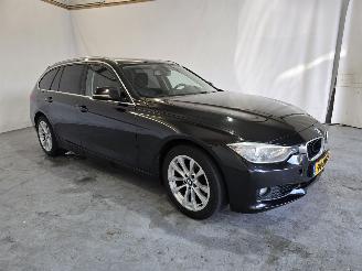 Damaged car BMW 3-serie Touring 320i High Executive 2013/1