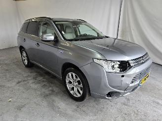 Schadeauto Mitsubishi Outlander 2.0 PHEV Instyle 2014/5