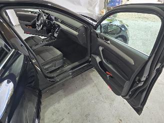 Volkswagen Passat Variant 2.0 TDI Business picture 14