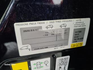 Peugeot 308 1.6 BlueHDI Blue Lease Executive Pack picture 33