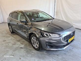 krockskadad bil auto Ford Focus 1.0 EBH Titanium 2024/2