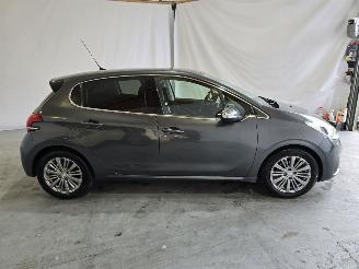 Peugeot 208 1.2 PureTech Allure picture 8