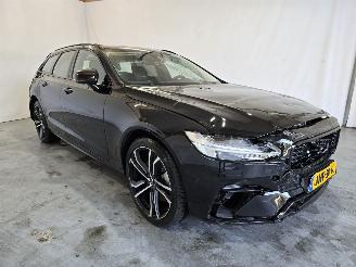 Damaged car Volvo V-90 2.0 T8 Plug-in hybrid AWD Ultra Dark 2025/10