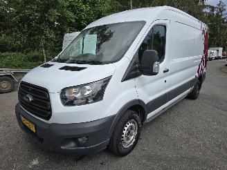 Ford Transit 310 2.0 TDCI L3H2 Ambiente picture 3