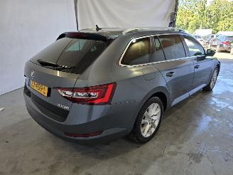 Skoda Superb 2.0 TDI Style Bns picture 7