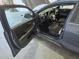Kia Stonic 1.0 T-GDi MHEV Dyn+L picture 24