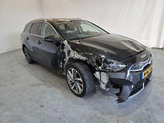 damaged passenger cars Kia Ceed Sportswagon 1.6 GDI PHEV ExecutiveLine 2022/1