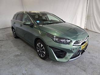 damaged passenger cars Kia Ceed Sportswagon 1.6 GDI PHEV DynamicPlusLine 2024/2