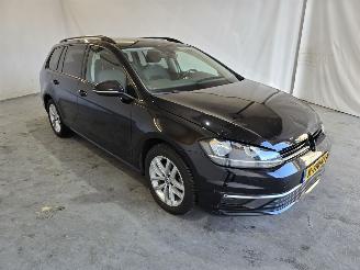 damaged passenger cars Volkswagen Golf 1.6 TDI Highline DSG 2019/7