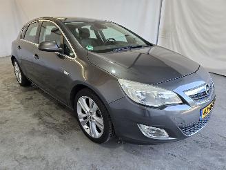 krockskadad bil auto Opel Astra 1.4 Turbo Cosmo 2010/8