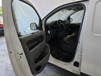 Toyota Proace Compact 1.6 D-4D Cool Comfort picture 21