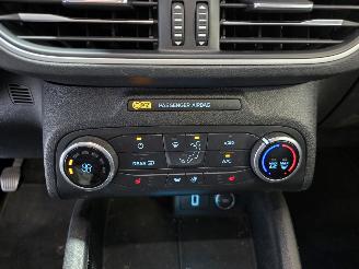 Ford Focus 1.0 EcoBoost Titanium Business picture 29