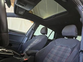 Volkswagen Golf 2.0 TSI GTI picture 26