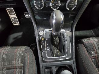 Volkswagen Golf 2.0 TSI GTI picture 37