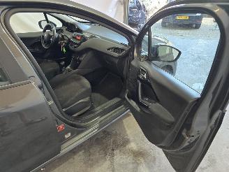 Peugeot 208 1.0 VTi Access picture 13