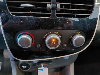 Renault Clio 0.9 TCe Eco2 Expression picture 30