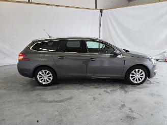 Peugeot 308 1.2 PureTech Allure picture 8