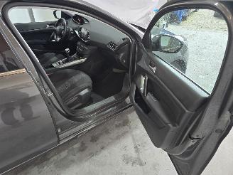 Peugeot 308 1.2 PureTech Allure picture 17
