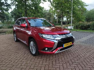 krockskadad bil auto Mitsubishi Outlander 2.4 PHEV Intense+ 2020/11