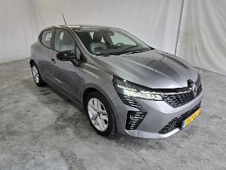 Damaged car Renault Clio E-TECH HYBRID 2025/10