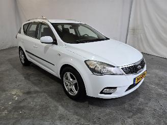Vaurioauto  passenger cars Kia Cee d 1.4 CVVT Navigator Plus Pack 2012/3