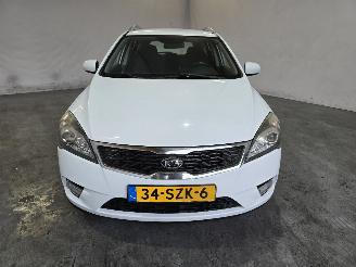 Kia Cee d 1.4 CVVT Navigator Plus Pack picture 2