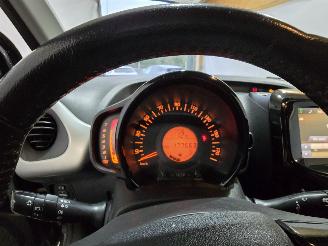 Peugeot 108 1.0 e-VTi Allure TOP picture 21