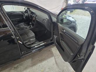 Volkswagen Golf 2.0 TDI HL Bns R picture 11