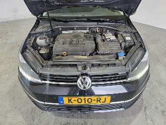 Volkswagen Golf 2.0 TDI HL Bns R picture 9