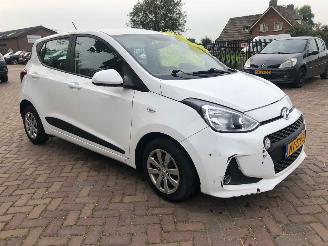 Damaged car Hyundai I-10 1.0i Go! 2017 2017/7