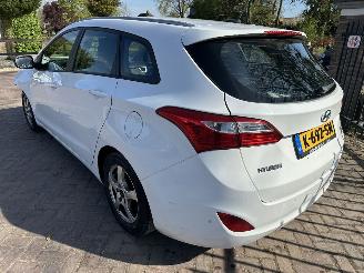 Vaurioauto  passenger cars Hyundai I-30 1.4i i-Drive 2017/4