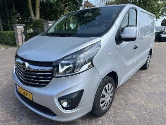 Vaurioauto  commercial vehicles Opel Vivaro 1.6 CDTI L1 88 Kw Edition EcoFlex 2015/12