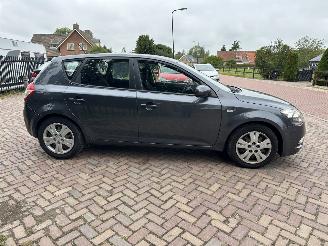 Kia Cee d 1.4 CVVT X-ecutive picture 5