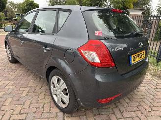 Kia Cee d 1.4 CVVT X-ecutive picture 9