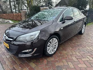 damaged passenger cars Opel Astra 1.4 Turbo Design Ed. 103 Kw 2013/4
