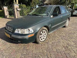 uszkodzony samochody osobowe Volvo V-40 1.8 automaat 2000/1