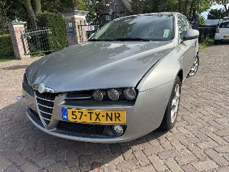 uszkodzony samochody osobowe Alfa Romeo 159 Sportwagon 1.8 mpi Distinctive 2007/2