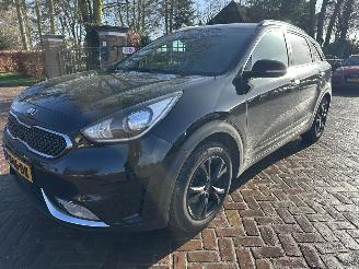 Vaurioauto  passenger cars Kia Niro 1.6 GDi Hybrid First Edition 2016/10