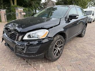 Schadeauto Volvo Xc-60 2.4 D5 AWD Summum 215 pk 2012/2