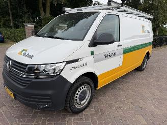 damaged commercial vehicles Volkswagen Transporter 2.0 TDI L2H3 28 2021/3