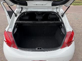 Peugeot 208 1.2 VTi Style picture 16