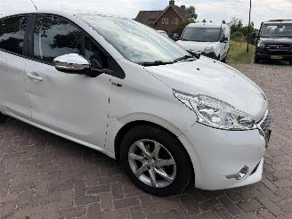 Peugeot 208 1.2 VTi Style picture 5