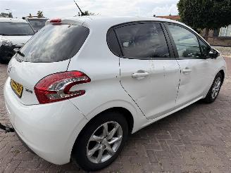 Peugeot 208 1.2 VTi Style picture 7