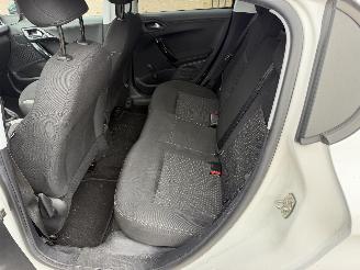 Peugeot 208 1.2 VTi Style picture 15