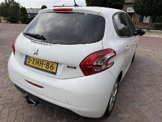 Peugeot 208 1.2 VTi Style picture 8