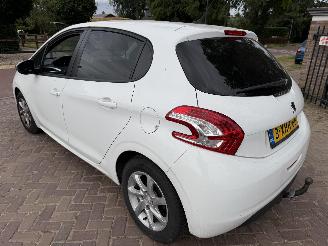 Peugeot 208 1.2 VTi Style picture 10